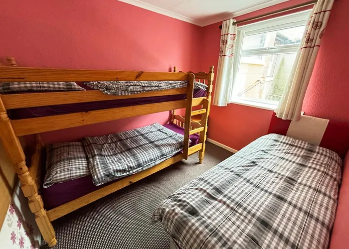 Lindisfarne Holiday Apartments - Families & Couples Only